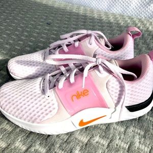 NIB Sz 7.5 Nike Renew